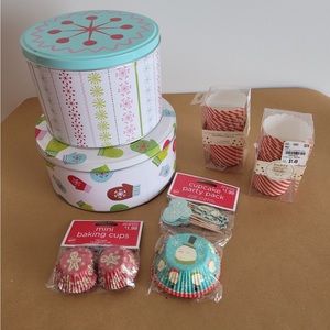 🎁HOLIDAY🎁 Cookie/Treat Tins and Cupcake Liners